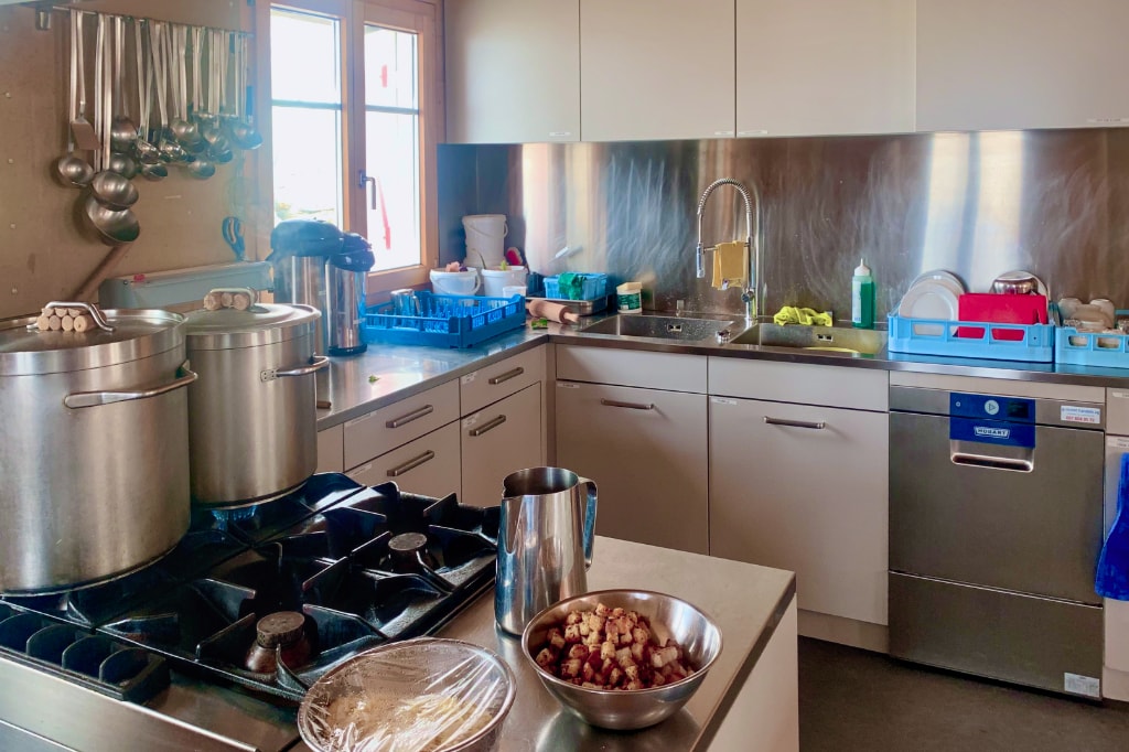 La nouvelle cuisine a été aménagée pour faciliter le travail des gardiens.